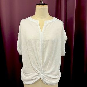 Kismet twist short sleeve top.